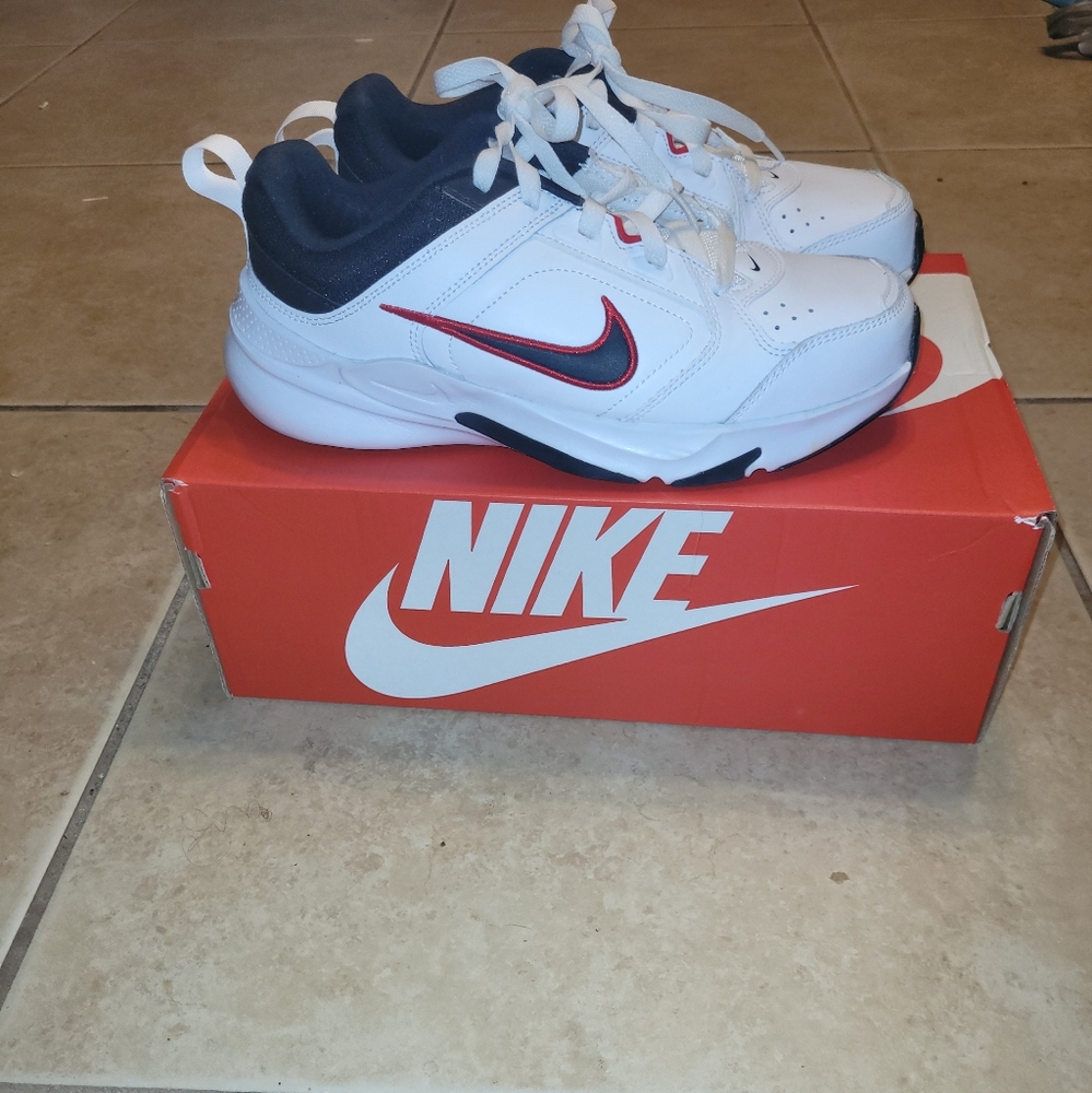 Nike defy all day walkers